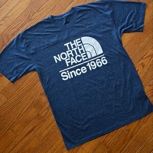Men's small North Face t-shirt.